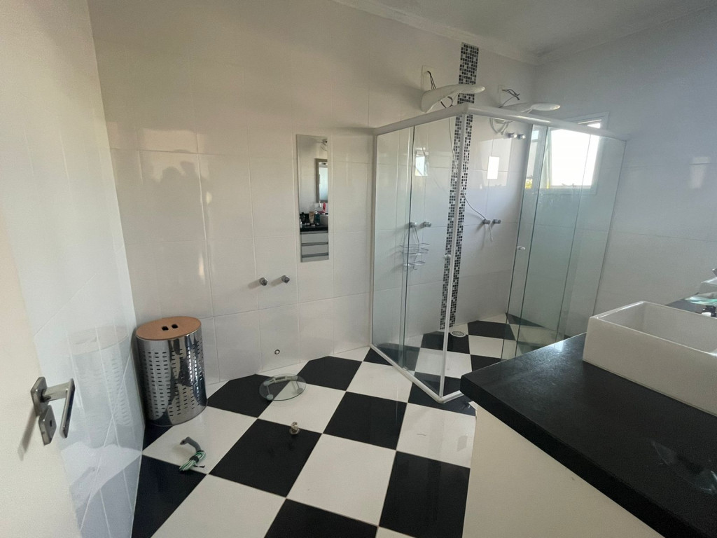 Casa de Condomínio para alugar com 3 quartos, 300m² - Foto 8