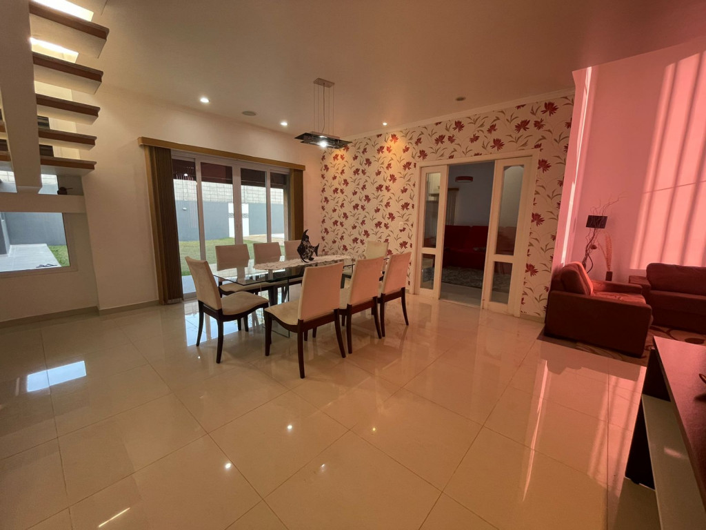 Casa de Condomínio para alugar com 3 quartos, 300m² - Foto 18