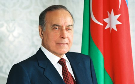 Ümummilli lider Heydər Əliyev Xalq artistləri ilə-FOTO