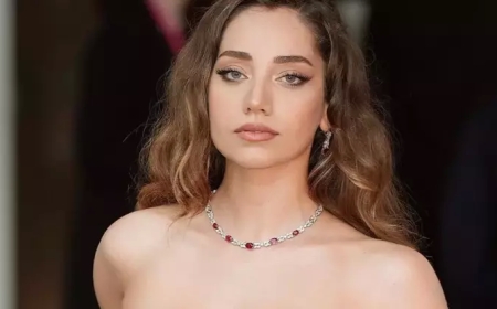 "Kızılcık Şerbeti"nin Görkeminin Möhtəşəm Gecə Tərzi!-FOTO