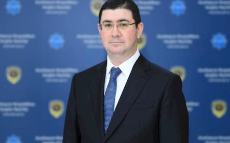 Nəvəsinin Ad Gününü Kəbədə Təbrik Etdi