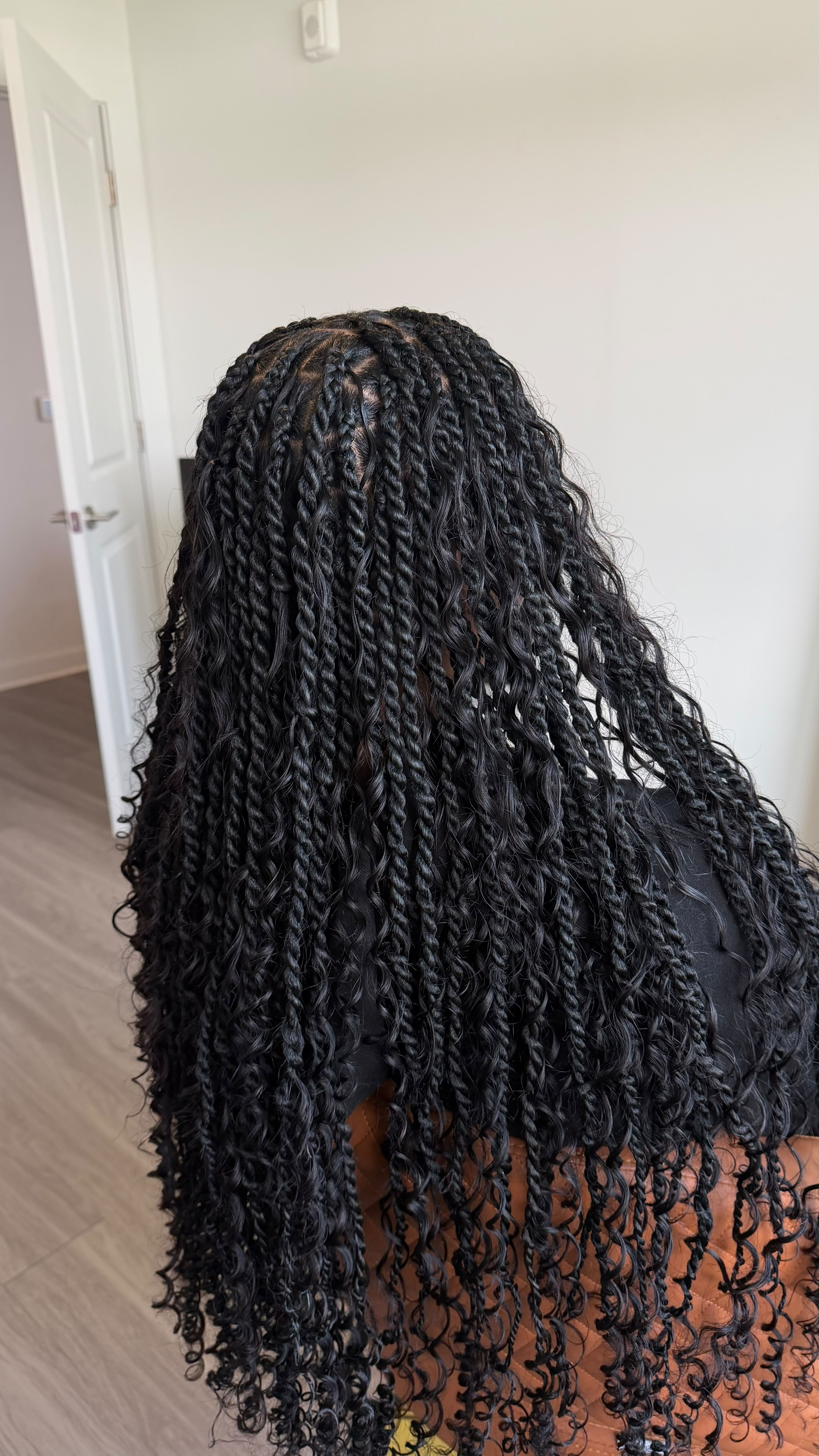 Small-Medium Knotless Twist (Boho) – Mid Back