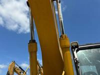 2005 CAT 330CL Excavator 5