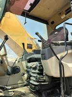 2005 CAT 330CL Excavator 9