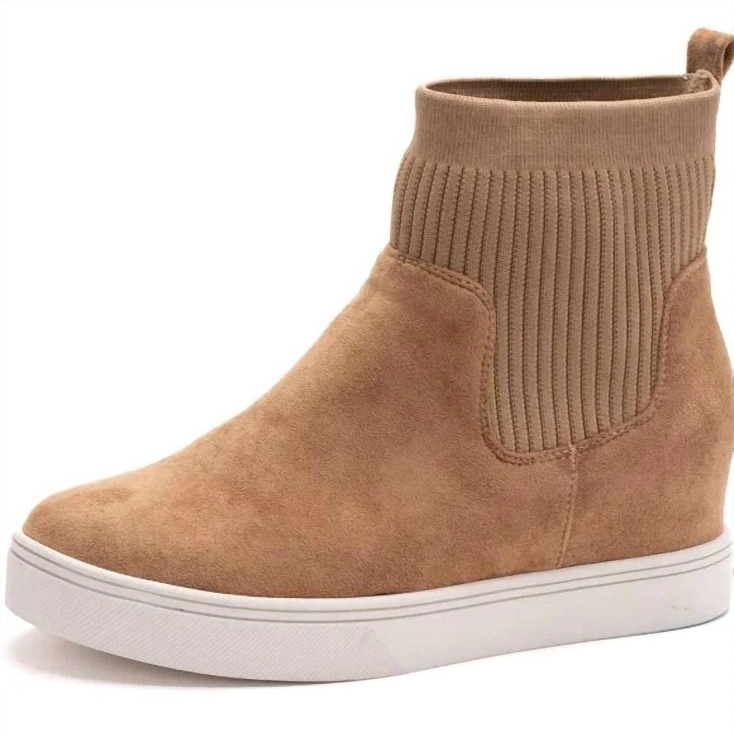 Corkys Footwear Women’s Sweater Weather Bootie Camel