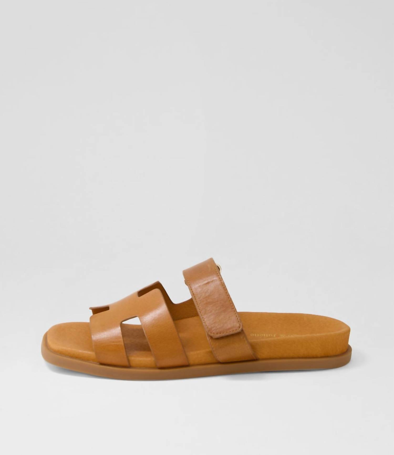 Django & Juliette Women’s Nodette Flat Leather Sandal Tan