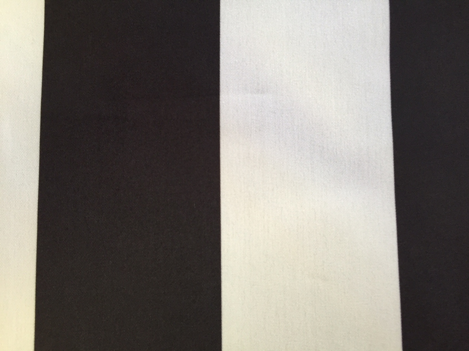 Black Cabana Stripe 132″ Round