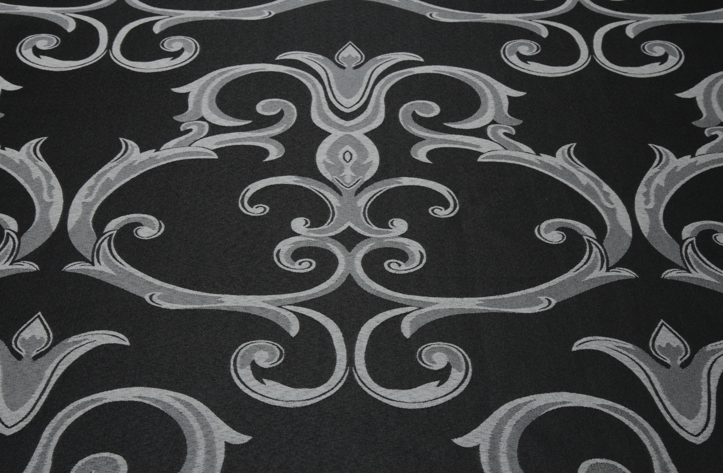 Black Silver Chopin 114″ Round