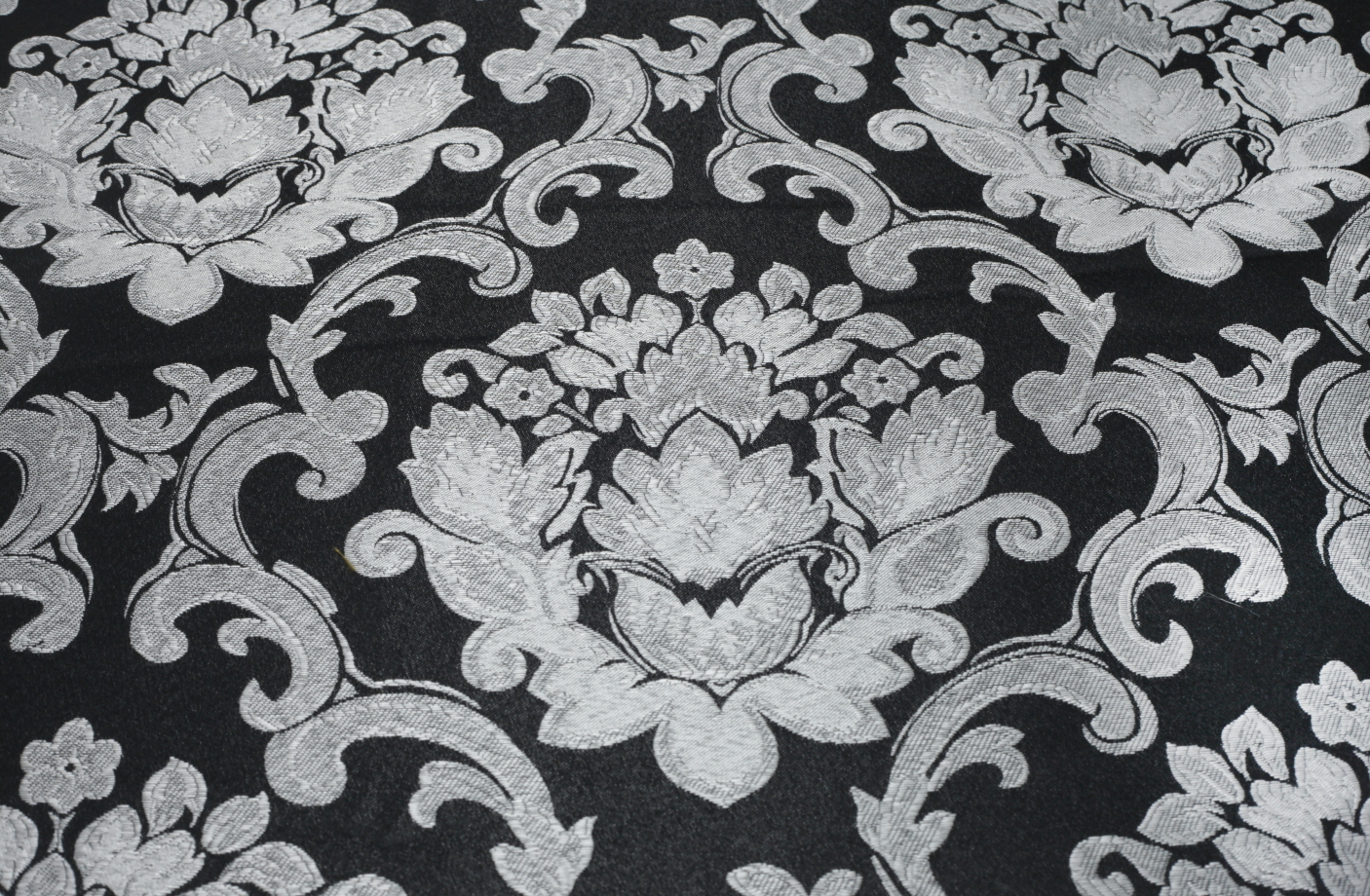 Black Silver Beethoven 90″ Round