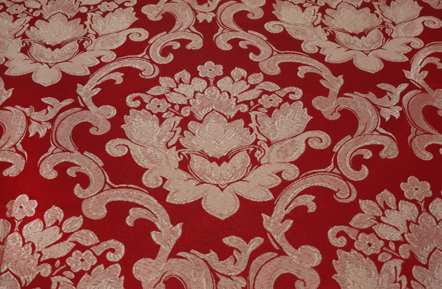 Crimson Beethoven 132″ Round