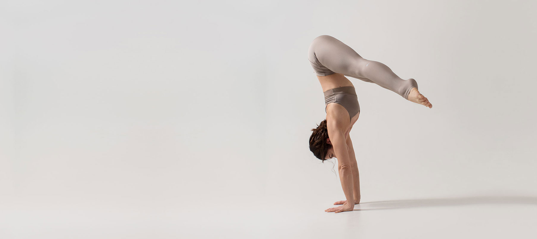 Йога и стойка на руках