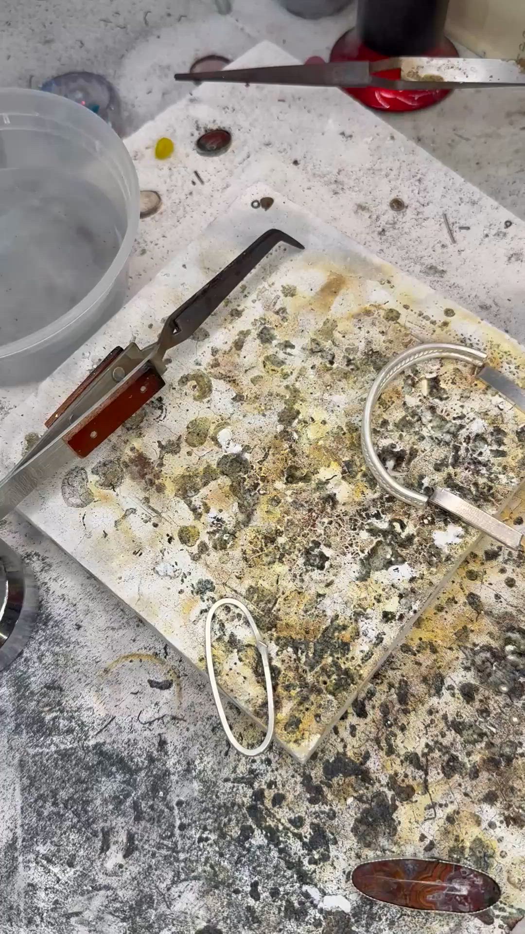 Pendant border soldering