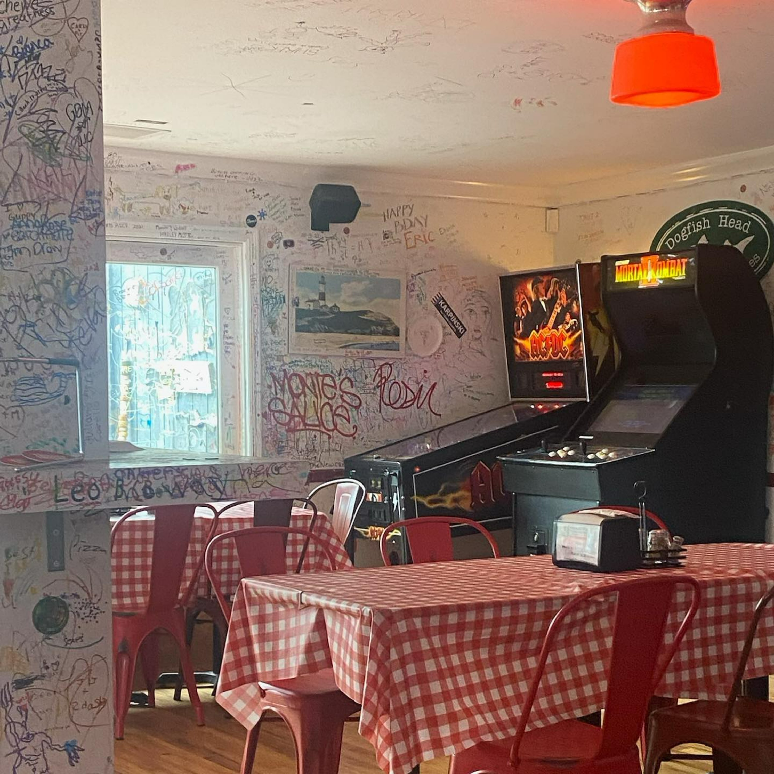 Dive Bar Pizza, photo 3