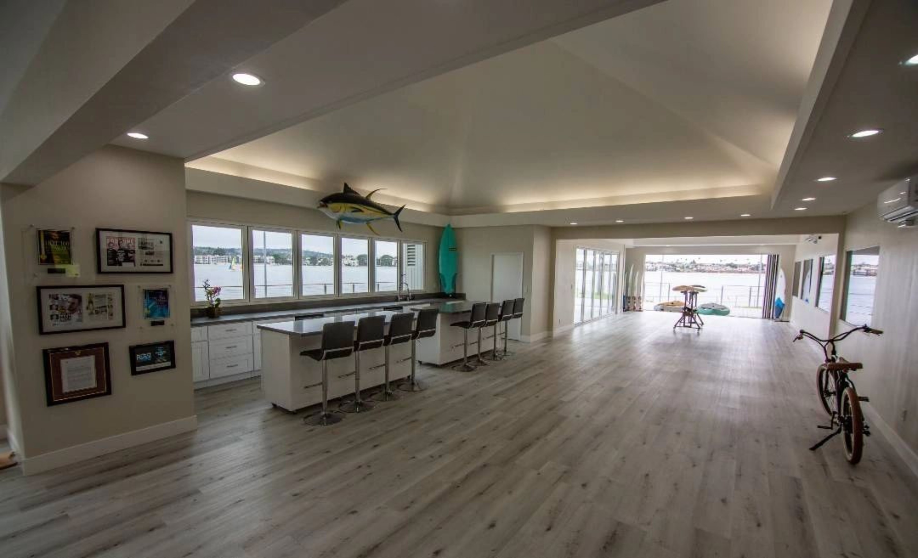 Tower Beach Club & Showroom, photo 5
