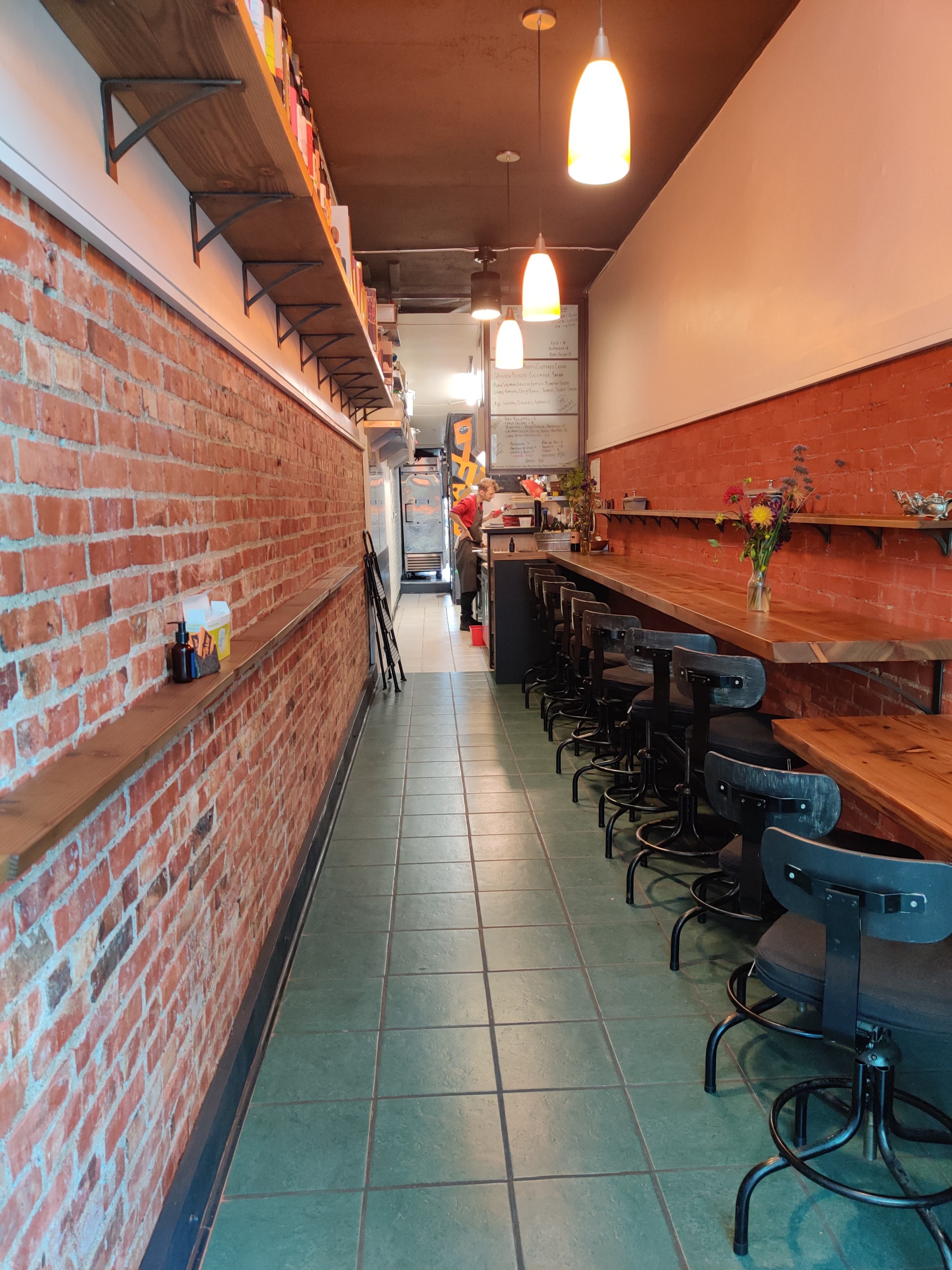 Off Alley, photo 3
