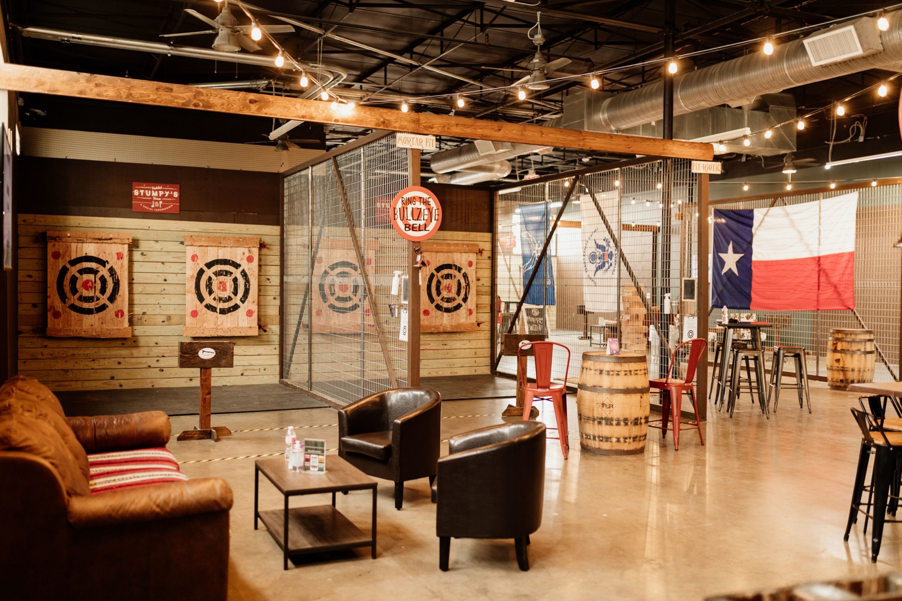 Stumpy's Hatchet House Axe Throwing - Fort Worth Cowtown, photo 4