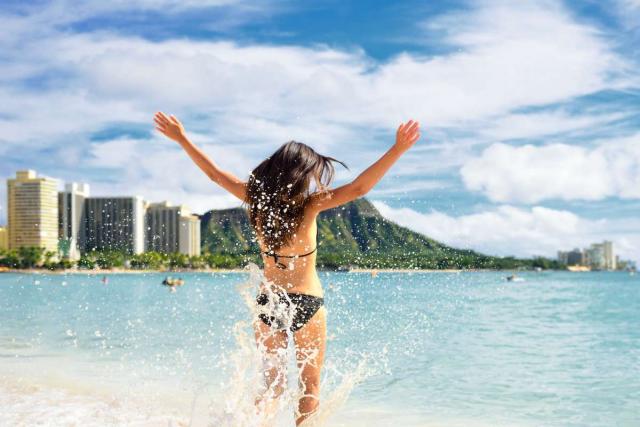 Teen enjoys the water in Hawaii on summer teen travel tour.