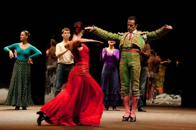 Flamenco dance performance experienced by teen travelers in Spain