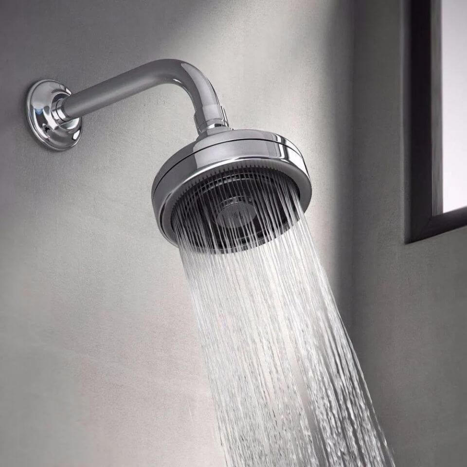 Um banho relaxante e sem preocupações com o chuveiro Acqua Plus