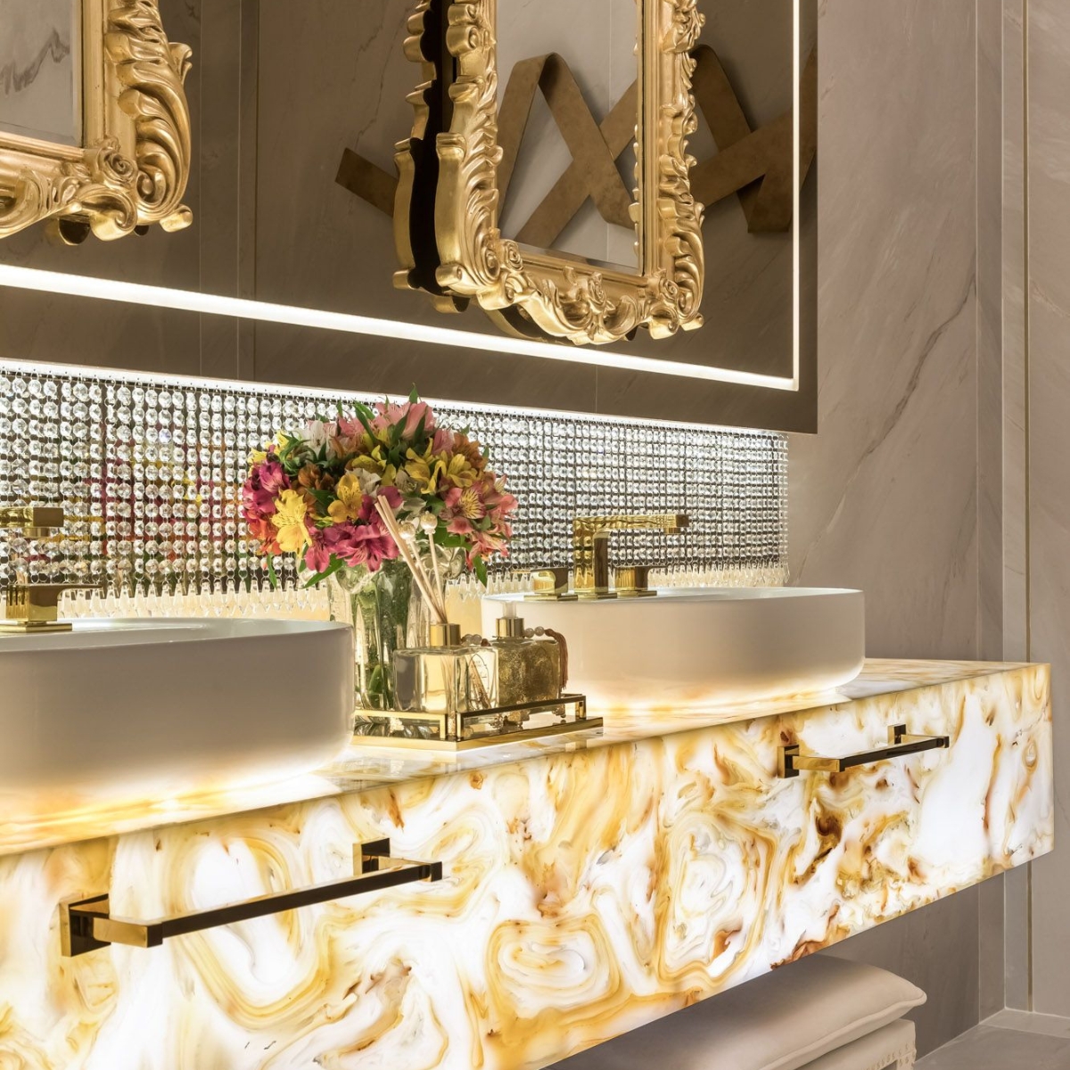 Papeleira, cabide, porta toalha e cuba Deca Quadratta. Conheça a linha de acessórios!