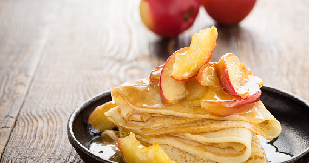 Crepe com Maçã Caramelizada