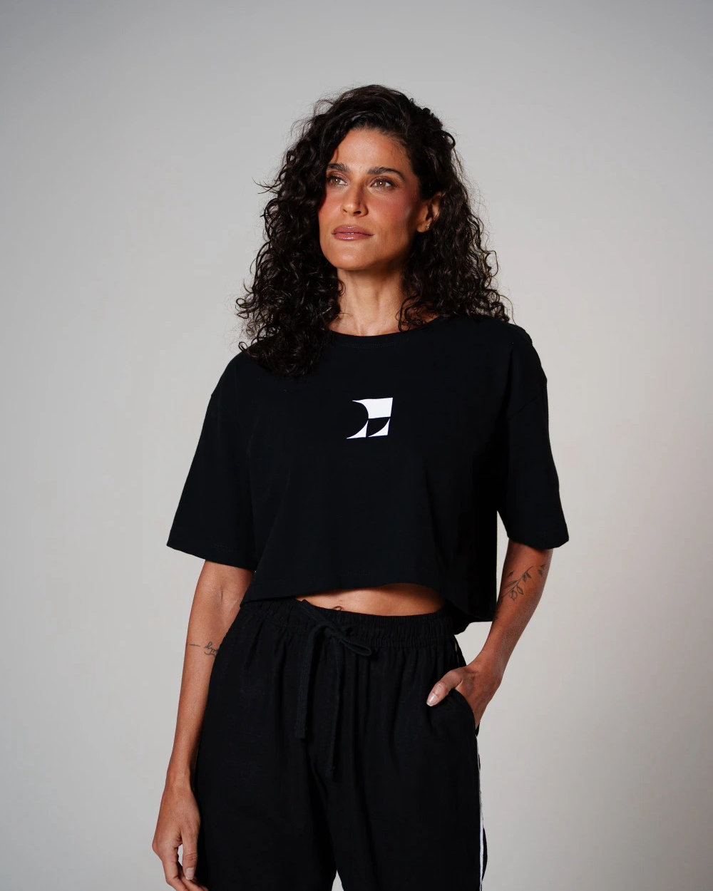 Bermudas e shorts de linho: descubra os diferenciais e como combinar no dia a dia