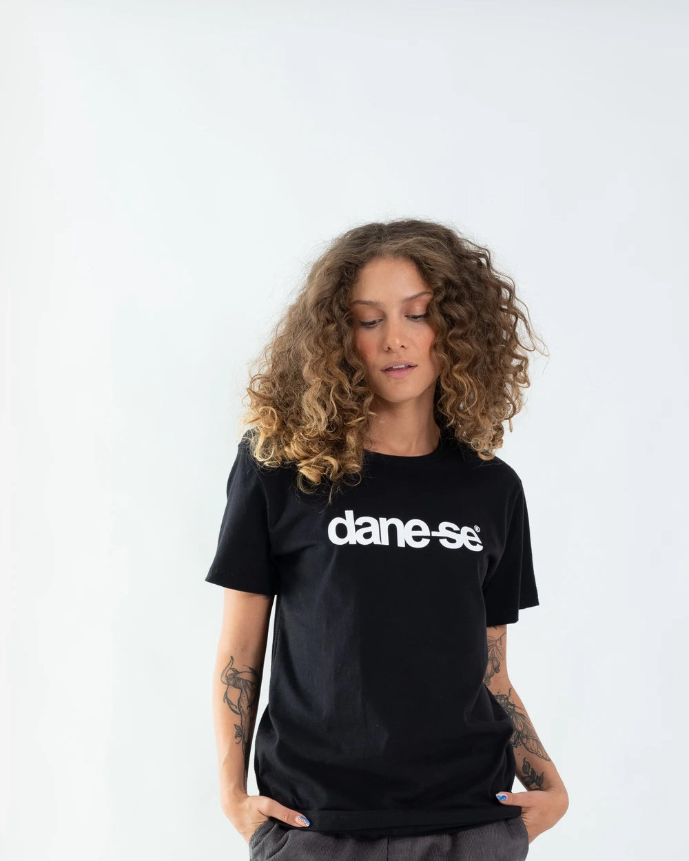 Dane-se: qualidade e estilo em camisetas masculinas e femininas autênticas