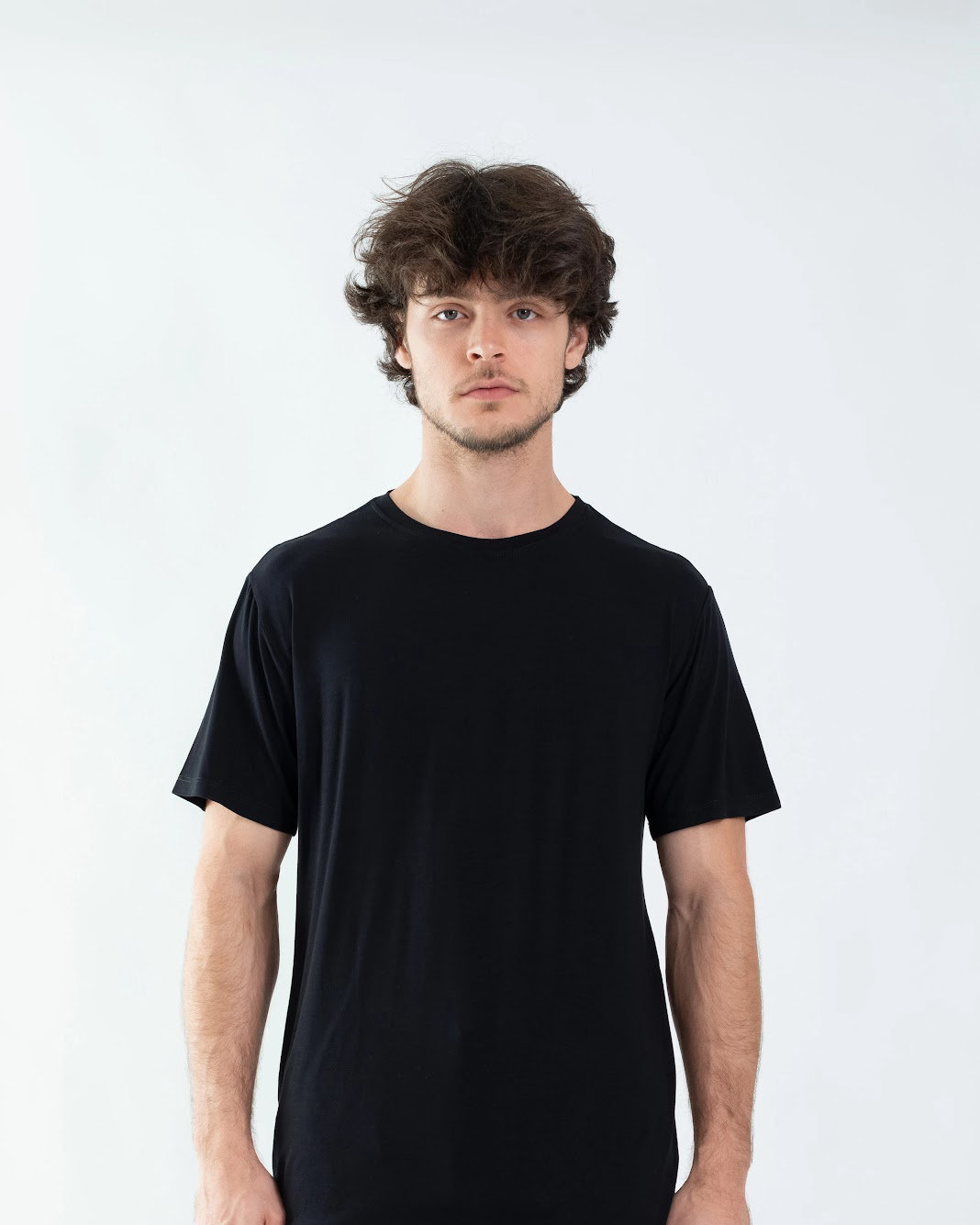 Descubra a versatilidade das camisetas básicas para uso diário