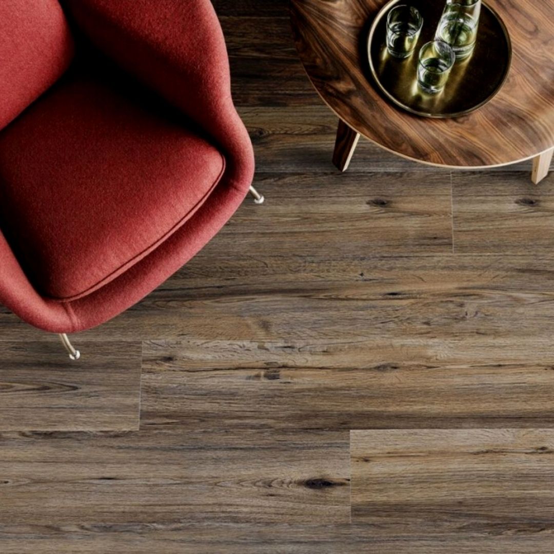 Vinílico Colado vs Clicado: quais as vantagens e diferenças entre os dois?