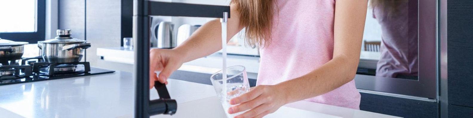 Os Benefícios de ter uma torneira com filtro na sua cozinha