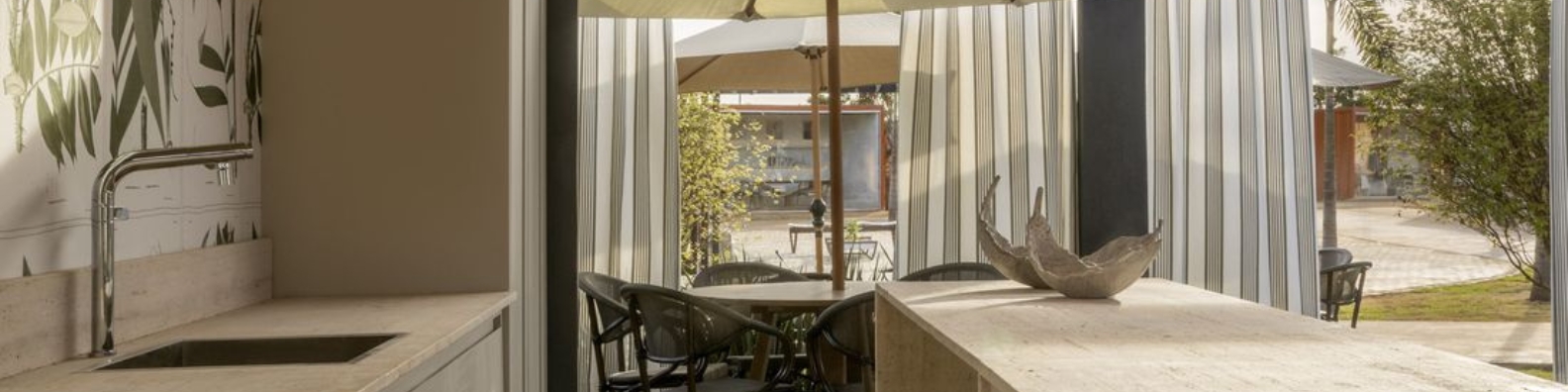 Papeleira, cabide, porta toalha e cuba Deca Quadratta. Conheça a linha de acessórios!