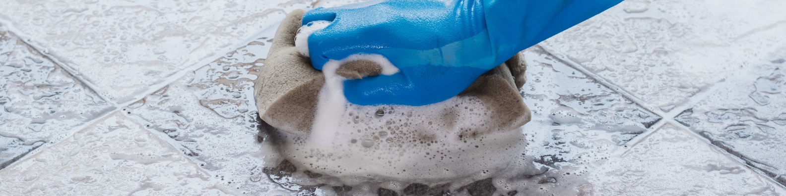 Como restaurar o brilho dos seus rejuntes com o refine da Pisoclean 