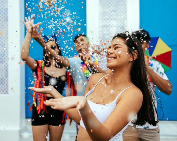 Imagem do post Como Cuidar da Sua Pele no Carnaval? Dicas Essenciais para se Jogar na Folia sem Preocupação! 