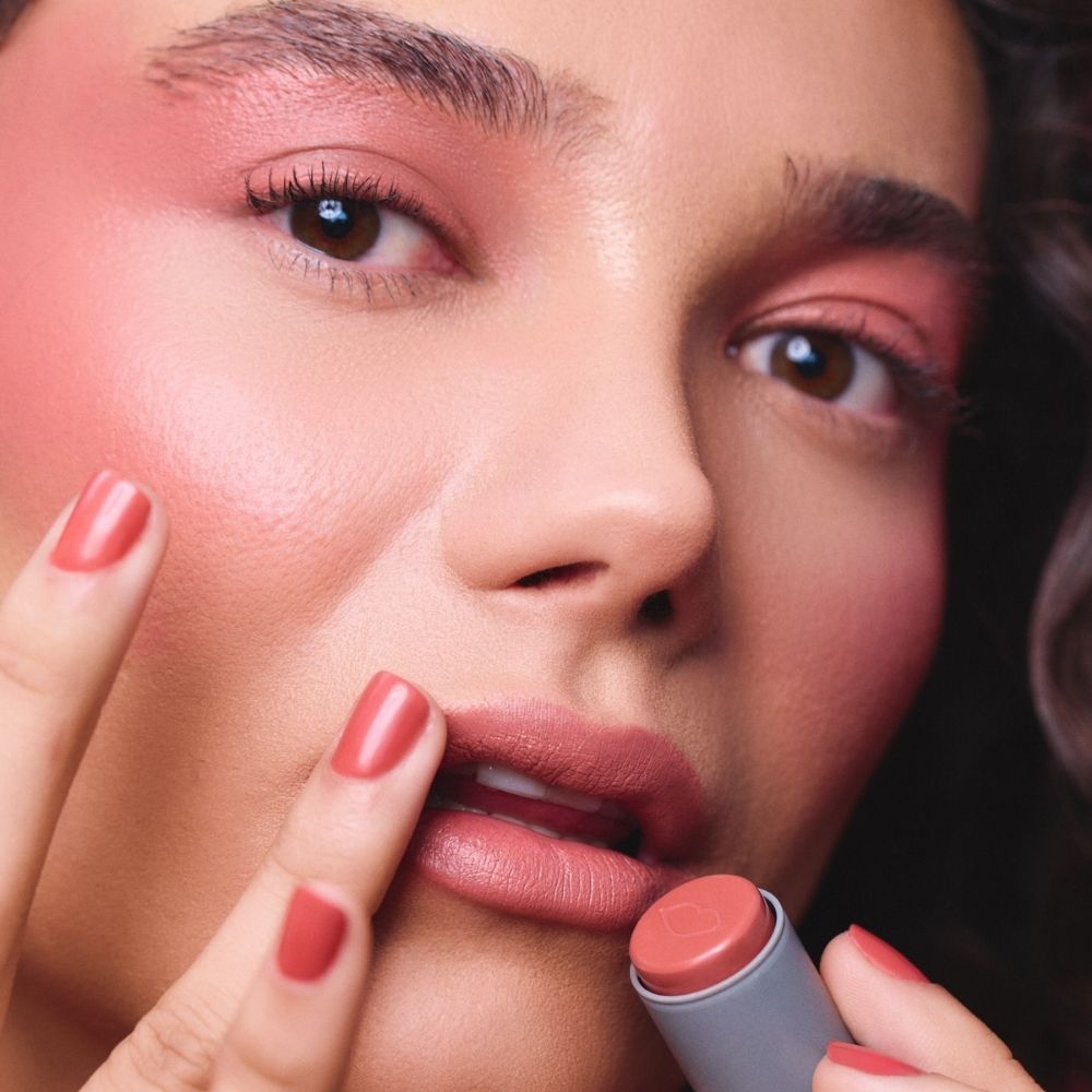 Sunset Blush: A Nova Tendência de Maquiagem que Conquistou as