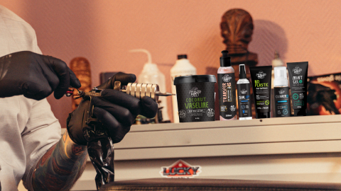 Foto do post Como Aumentar a Vida Útil do Seu Equipamento de Tattoo? Separamos Algumas Dicas para Manter Seu Equipamento Sempre Limpo!