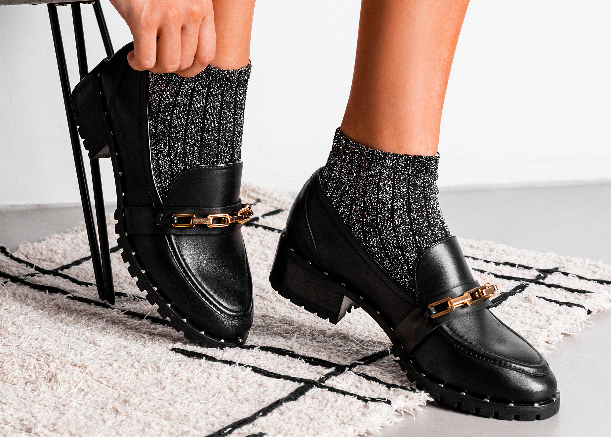 Loafer Ester: A tendência tão versátil quanto o novo momento da moda