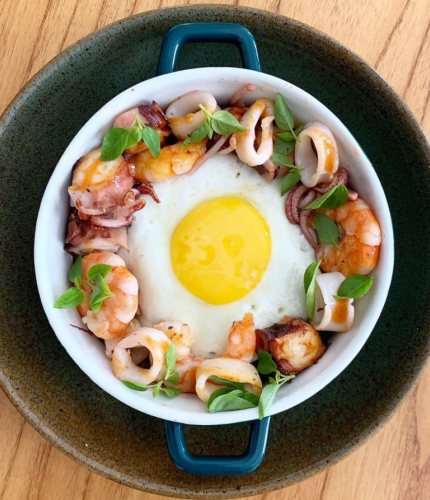 Arroz frito de frutos do mar