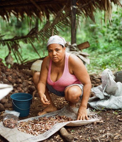 Quebradeira de coco de babaçu (foto tirada na Expedição Territórios YVY)