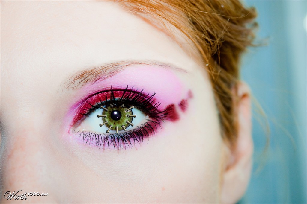 Colloured contacts