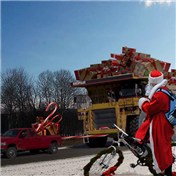 Resourceful Santa never will be late for Christmas. — Oktjabrenok32