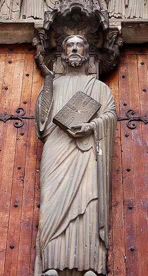 The statue of the Beau Dieu d’Amiens