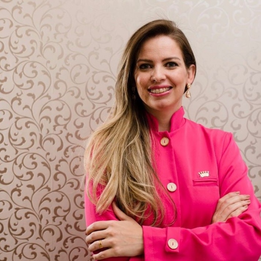 Dra. Erica Figueiredo, Dentista