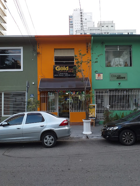 Gold pet shop