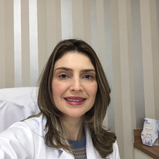 Cintia Riva Neves, Dentista