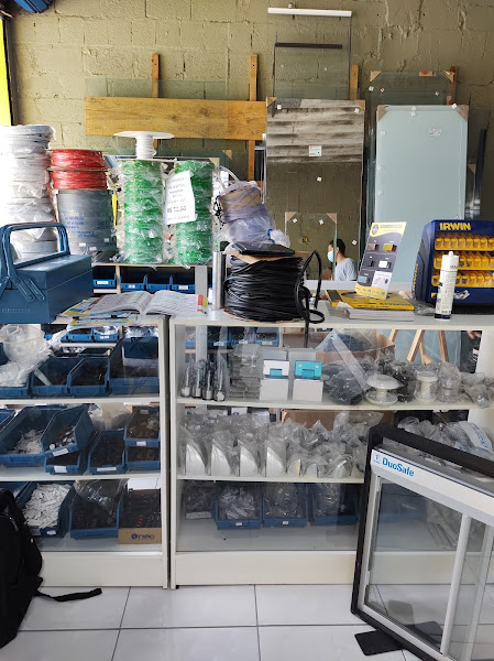 Foto 1 InovarBox | Box de vidro, Sacada e Espelhos