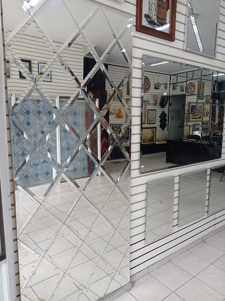 Vidraçaria Martione - Martin e Pavone Comércio de Vidros e Molduras Ltda. ME