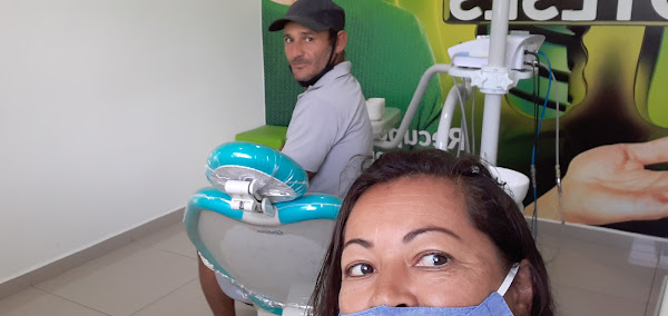 Foto 2 OdontoCompany Perus - Clínica Odontológica especializada em Implante, Ortodontia e Prótese.