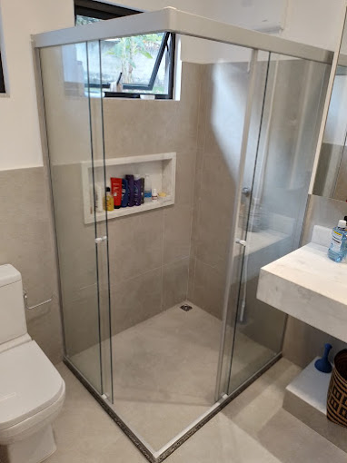 Foto 1 Vidraçaria Vidro Show | Cobertura de Vidro Retrátil em Águas Claras Foto 1 Vidraçaria Vidro Show | Cobertura de Vidro Retrátil em Águas Claras