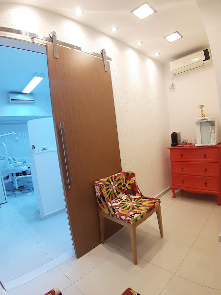 Dra. Laryssa Albuquerque, Dentista