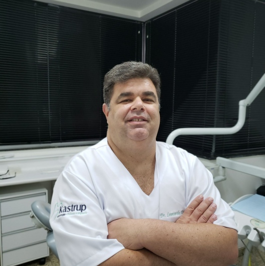 Dr. Leonardo Kastrup, Dentista